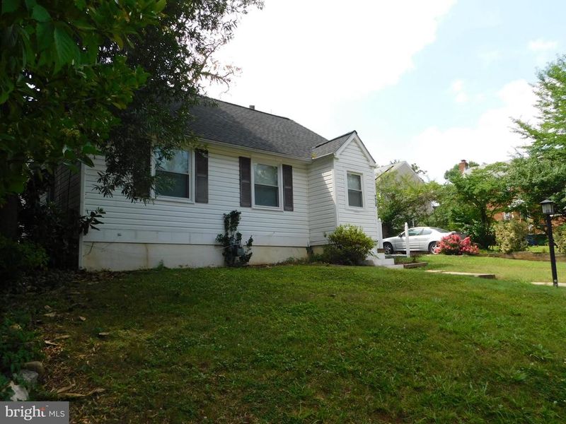 9528 48th Pl, College Park, MD 20740
