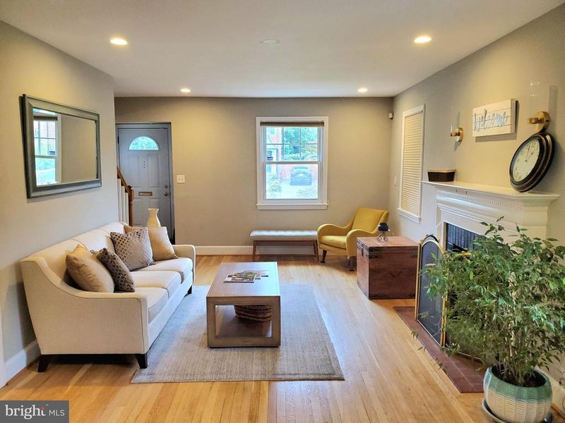 15 Indian Spring Dr, Silver Spring, MD 20901