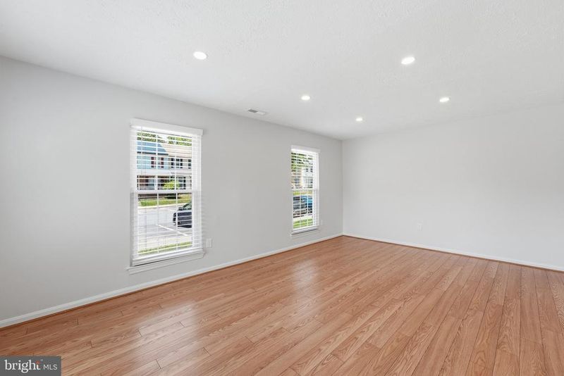 2401 W Rosecroft Village Cir, Oxon Hill, MD 20745