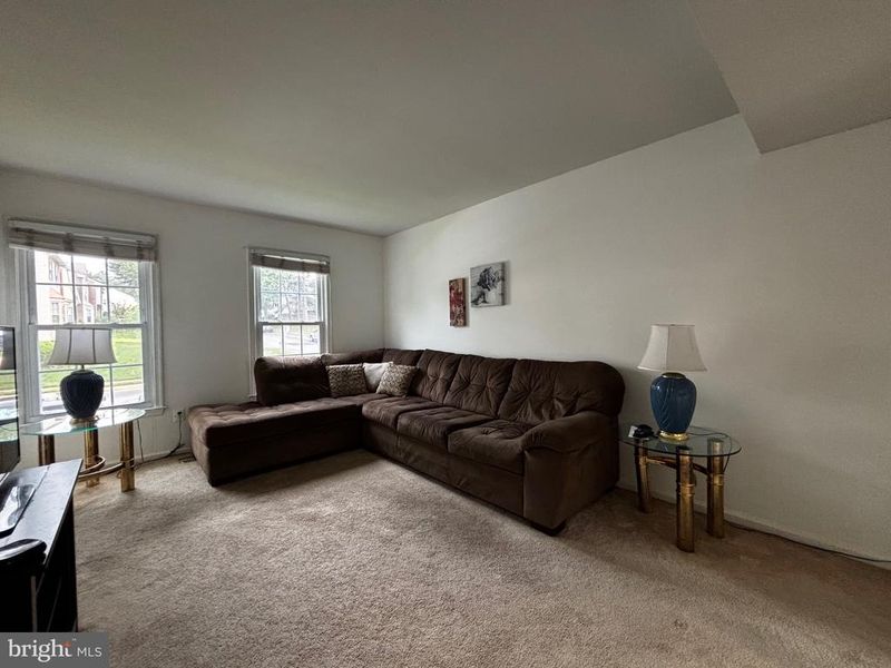 2803 Knollside Ln, Vienna, VA 22180
