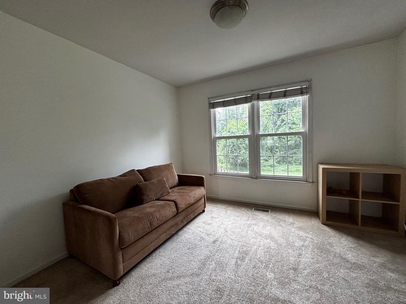 2803 Knollside Ln, Vienna, VA 22180