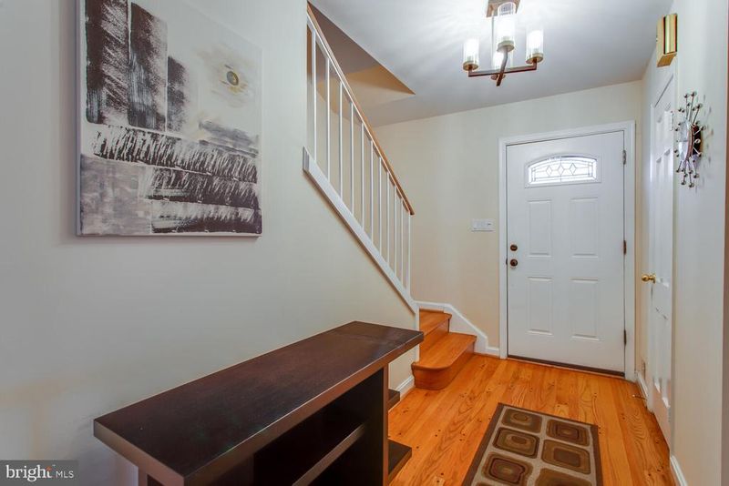 6063 Hardwick Pl, Falls Church, VA 22041