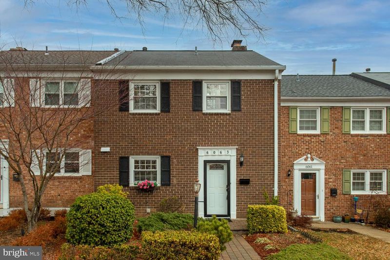 6063 Hardwick Pl, Falls Church, VA 22041