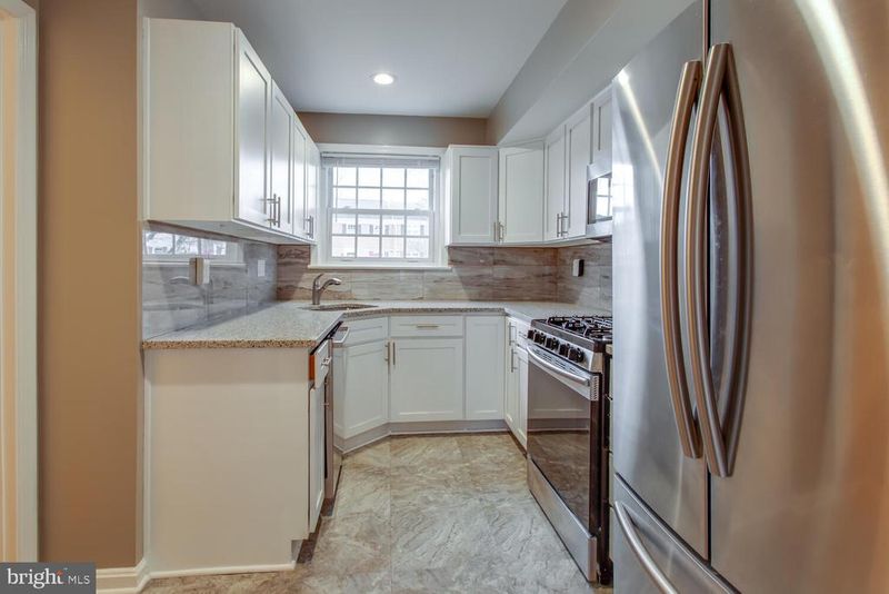 6063 Hardwick Pl, Falls Church, VA 22041