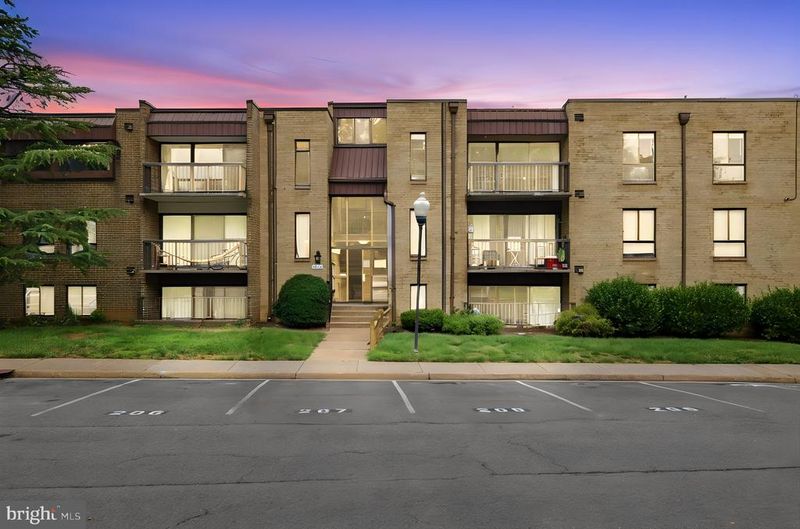 7589 Margate Ct #204, Manassas, VA 20109