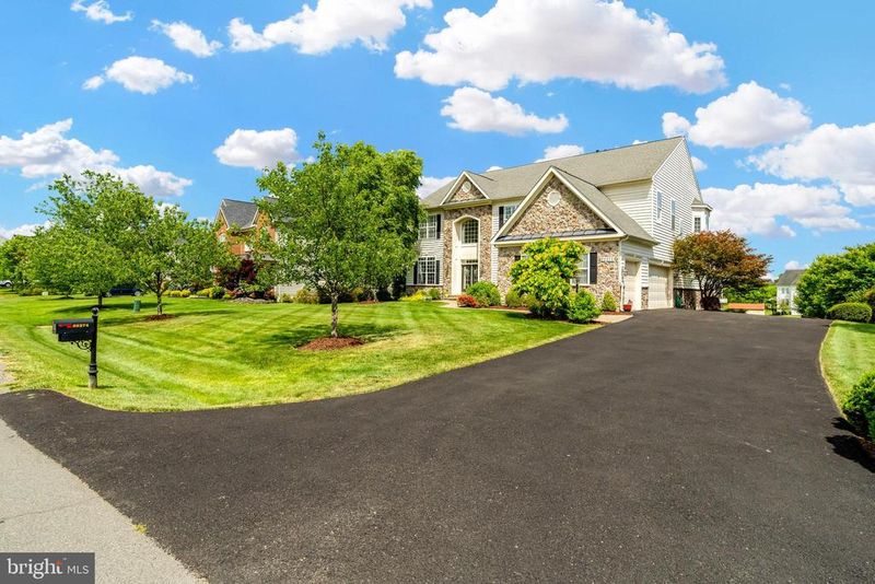 22374 Dolomite Hills Dr, Ashburn, VA 20148
