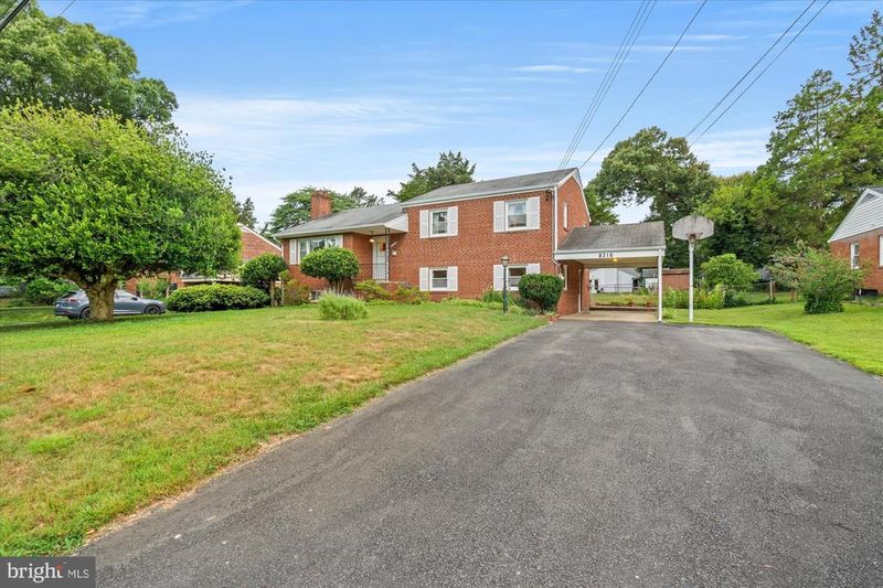 8316 Ashwood Dr, Alexandria, VA 22308