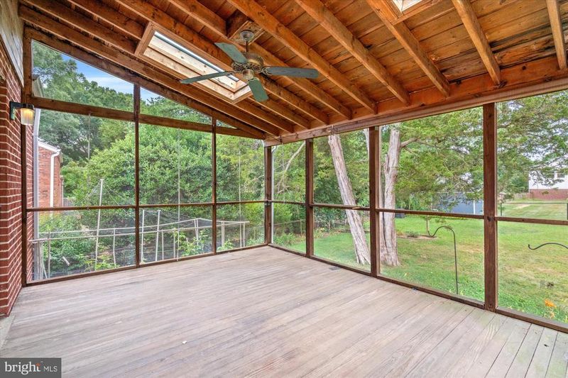 8316 Ashwood Dr, Alexandria, VA 22308