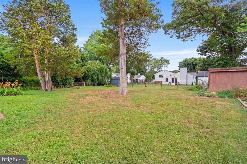 8316 Ashwood Dr, Alexandria, VA 22308