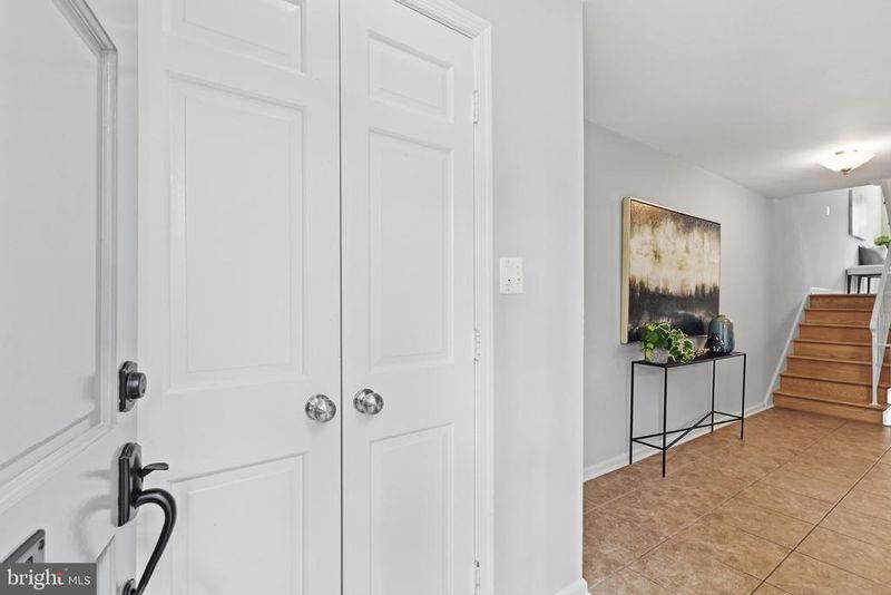 2007 Hopewood Dr, Falls Church, VA 22043