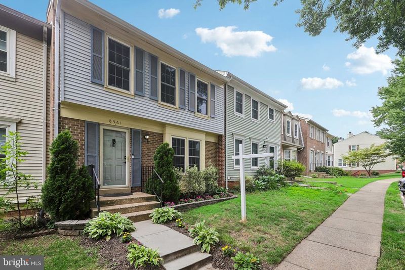 8561 Dellway Ln, Vienna, VA 22180