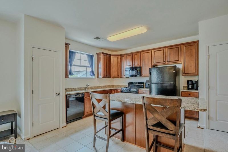 19466 Promenade Dr, Leesburg, VA 20176