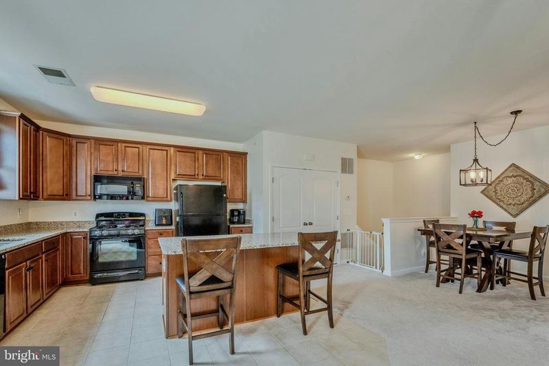 19466 Promenade Dr, Leesburg, VA 20176