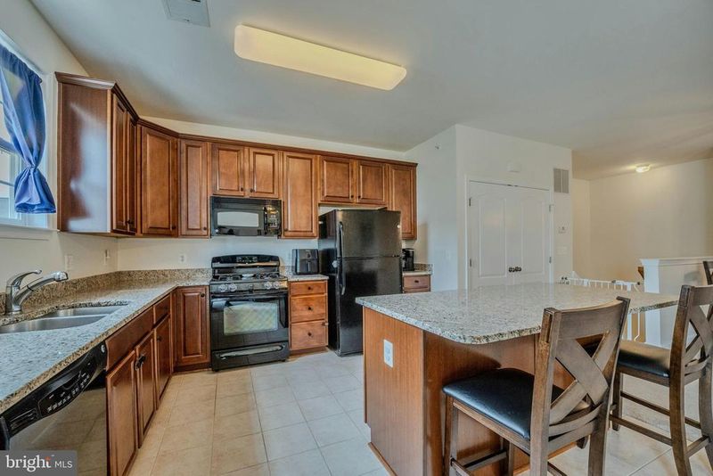 19466 Promenade Dr, Leesburg, VA 20176