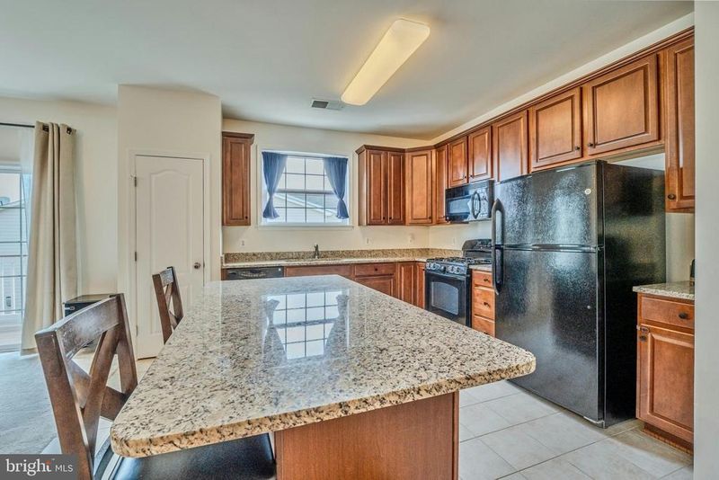 19466 Promenade Dr, Leesburg, VA 20176