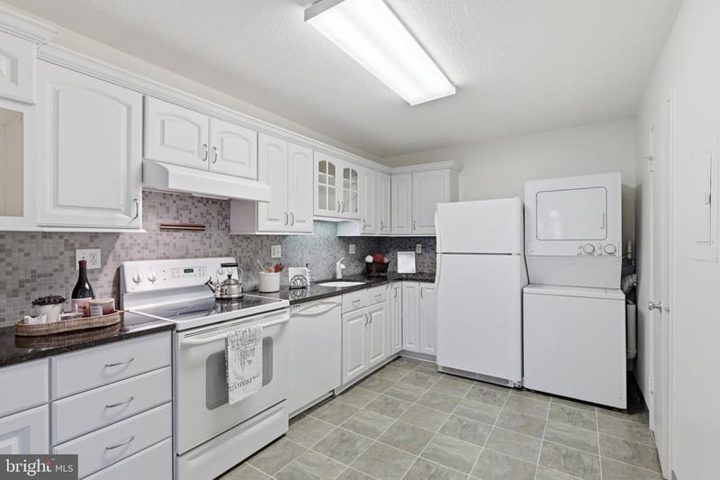 8340 Greensboro Dr #923, Mclean, VA 22102