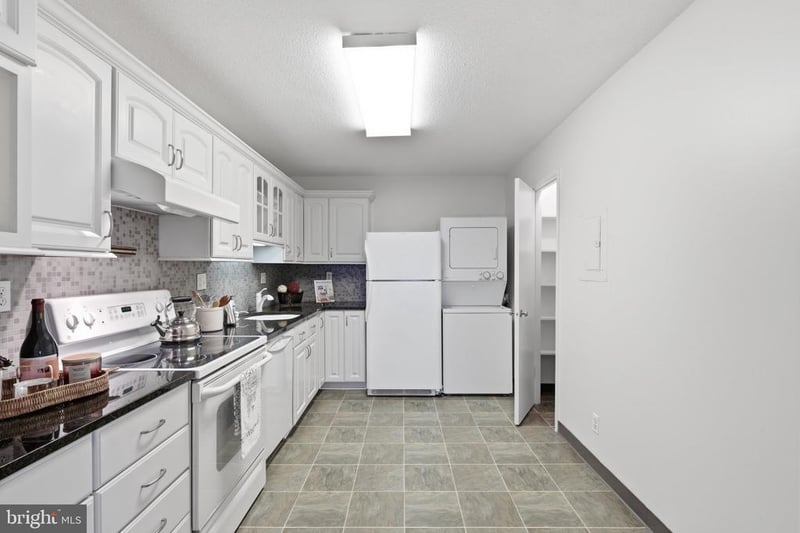 8340 Greensboro Dr #923, Mclean, VA 22102