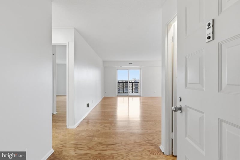 8340 Greensboro Dr #923, Mclean, VA 22102