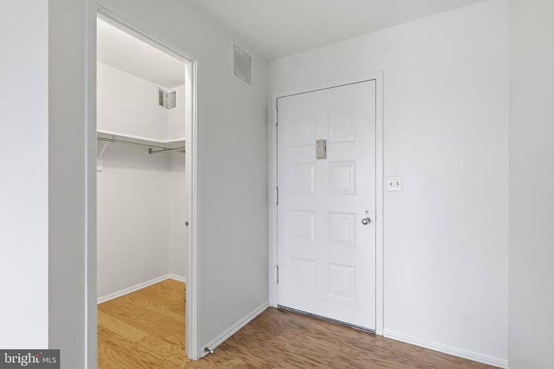 8340 Greensboro Dr #923, Mclean, VA 22102
