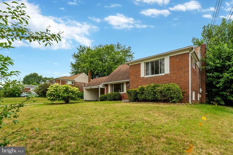 5804 Channing Rd, Springfield, VA 22150