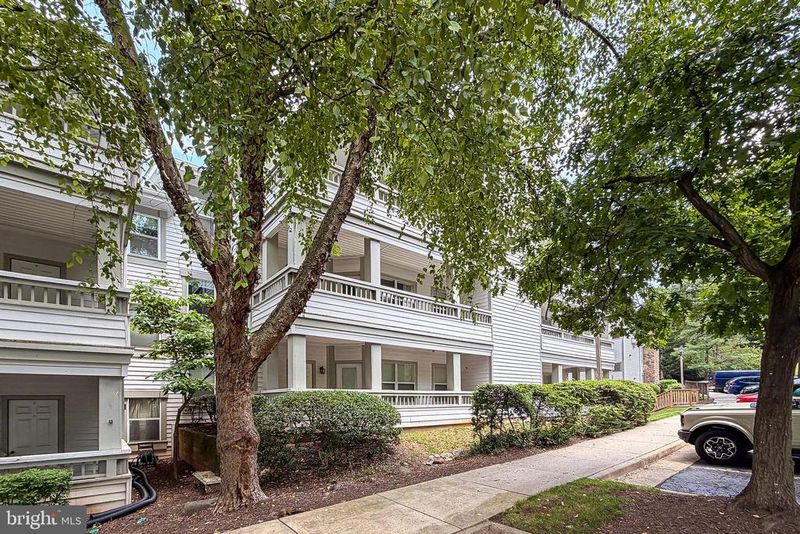4405 Sedgehurst Dr #202, Fairfax, VA 22033