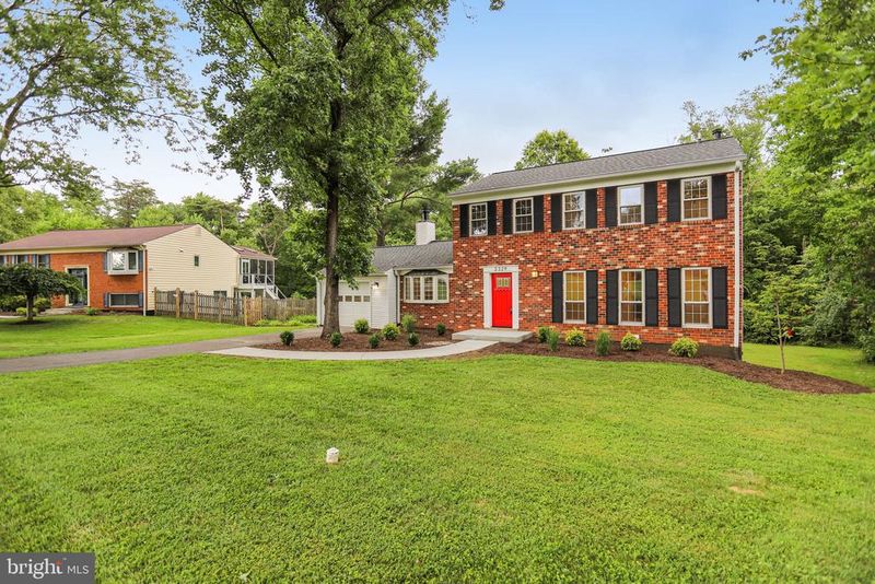2329 Bedfordshire Cir, Reston, VA 20191