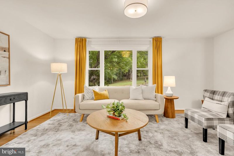 10103 Dundalk St, Fairfax, VA 22032