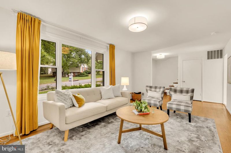 10103 Dundalk St, Fairfax, VA 22032