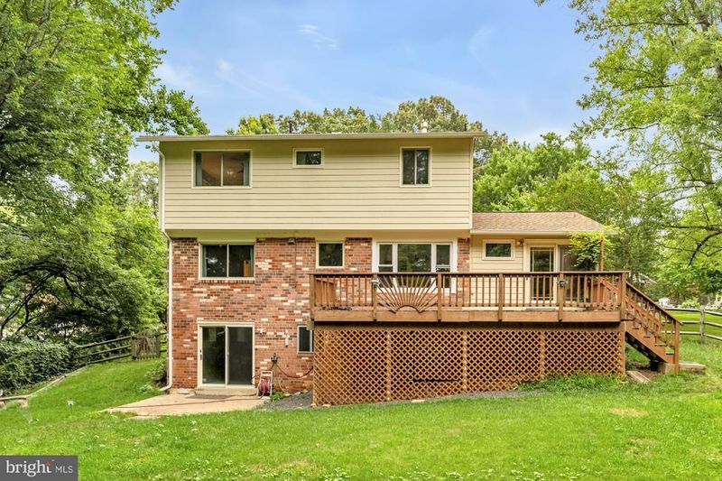 10103 Dundalk St, Fairfax, VA 22032