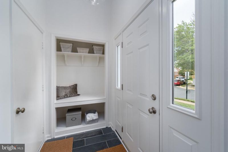 6545 River Tweed Ln, Alexandria, VA 22312