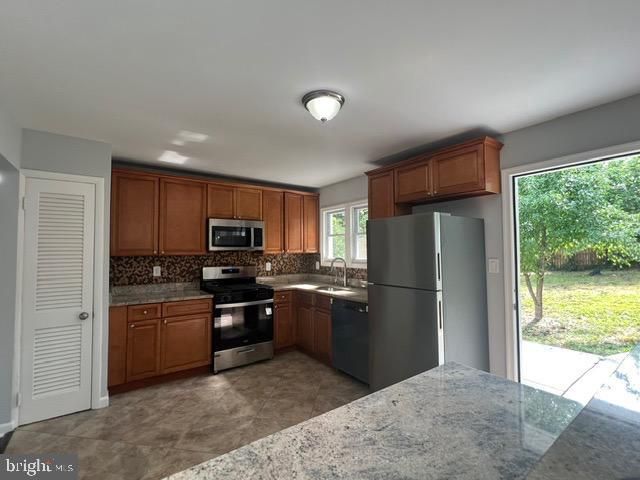 5620 Galloway Dr, Oxon Hill, MD 20745