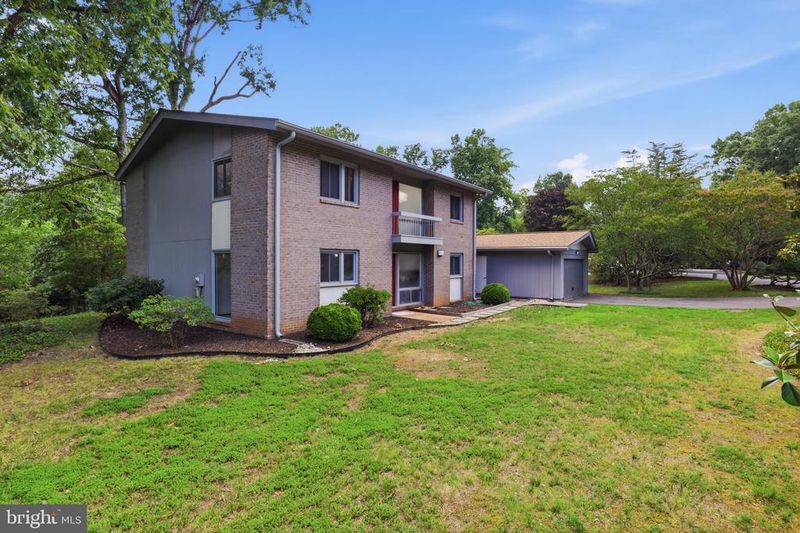8804 Mansion Farm Pl, Alexandria, VA 22309