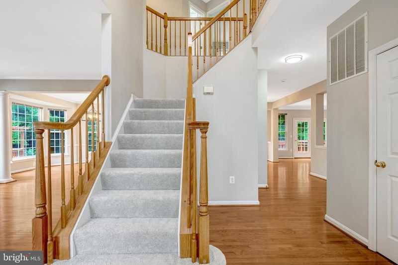 13040 Pilgrims Inn Dr, Woodbridge, VA 22193