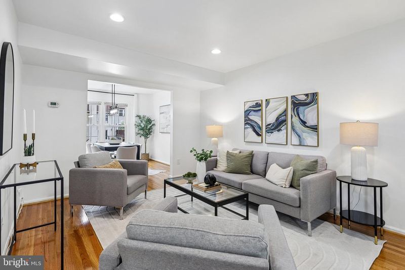 8561 Dellway Ln, Vienna, VA 22180