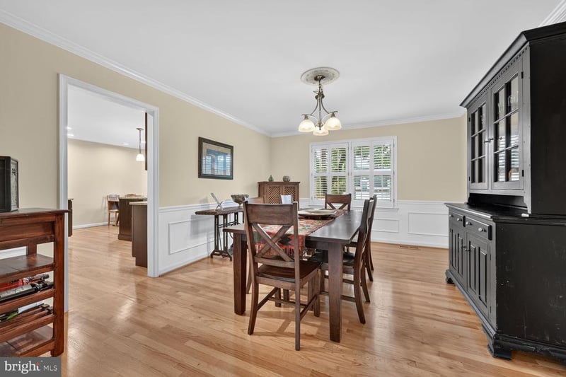 1240 Pine Hill Rd, Mclean, VA 22101