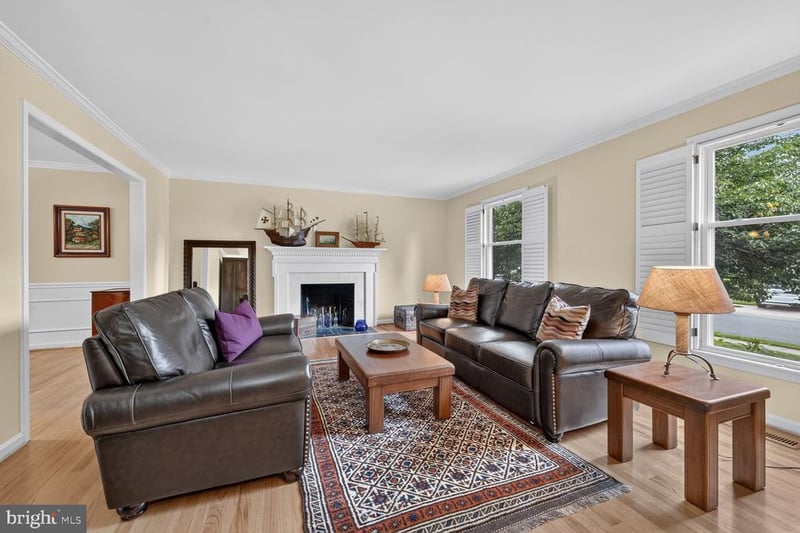 1240 Pine Hill Rd, Mclean, VA 22101