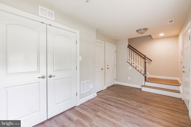 513 Girard St, Gaithersburg, MD 20877