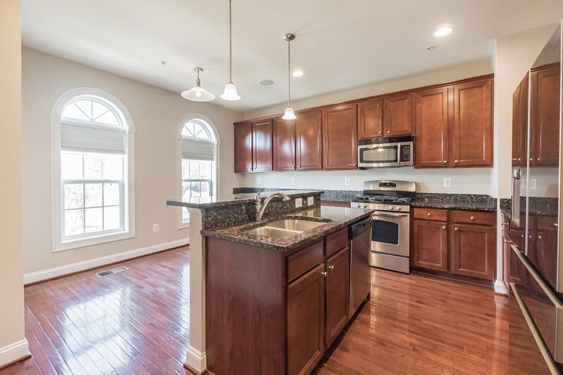 513 Girard St, Gaithersburg, MD 20877