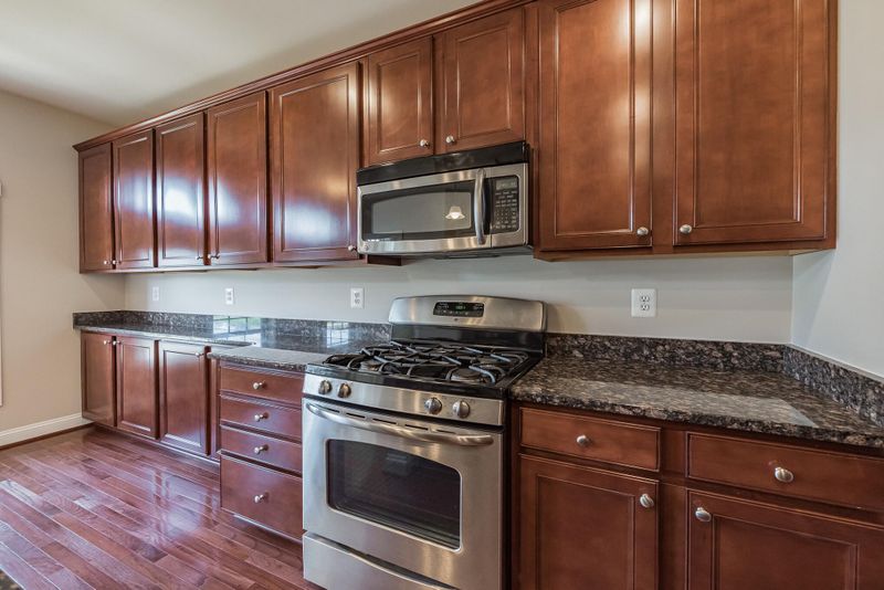 513 Girard St, Gaithersburg, MD 20877