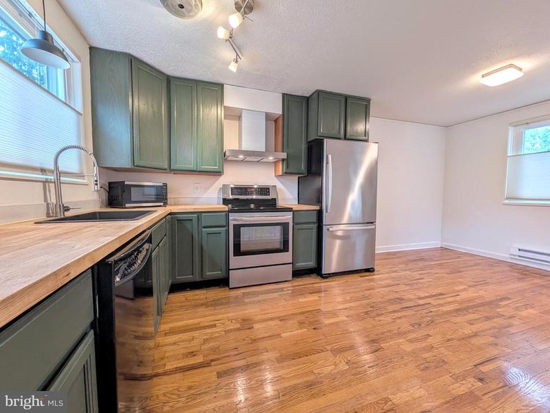 18 Ridge Rd, Greenbelt, MD 20770