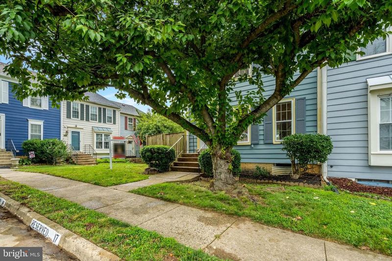 8051 Felecity Ct, Springfield, VA 22153