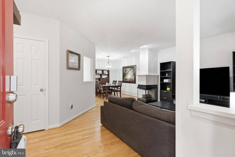 14451 Glencrest Cir #71, Centreville, VA 20120