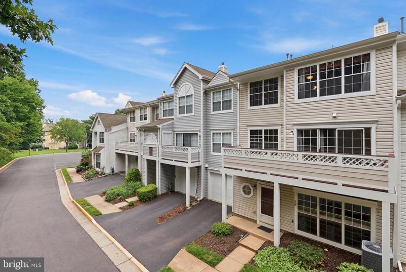 14451 Glencrest Cir #71, Centreville, VA 20120