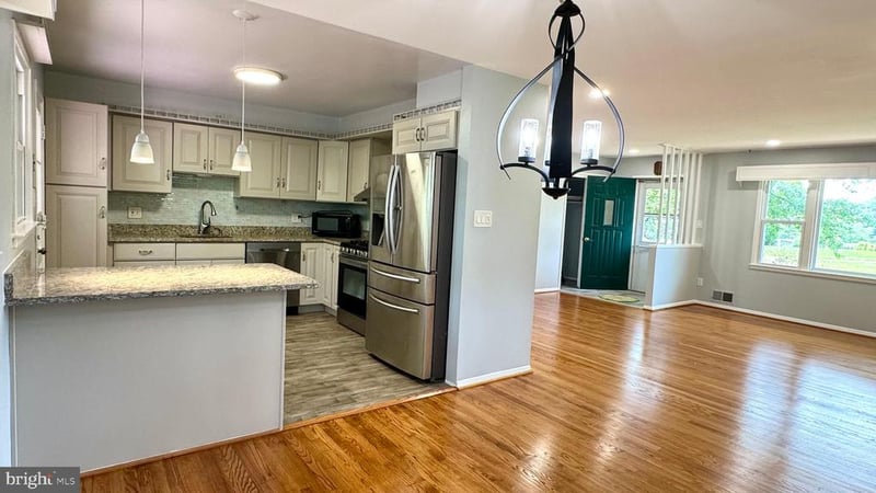 7914 Ellet Rd, Springfield, VA 22151
