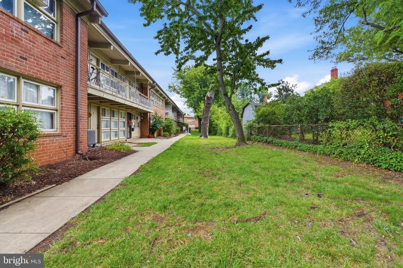 7402 18th Ave #210, Hyattsville, MD 20783