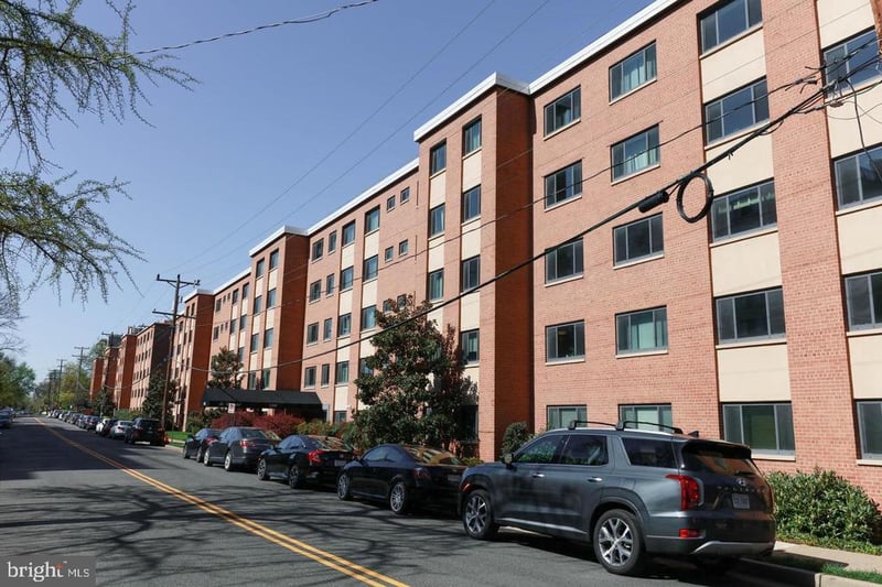 1200 S Arlington Ridge Rd #610, Arlington, VA 22202