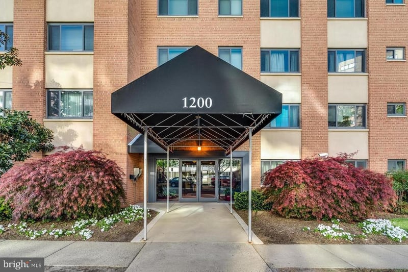 1200 S Arlington Ridge Rd #610, Arlington, VA 22202