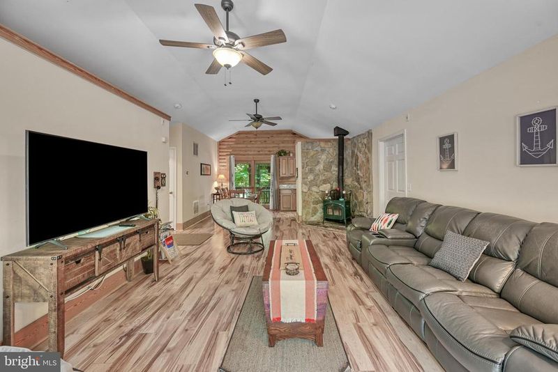 3409 Hidaway Ct, Bumpass, VA 23024