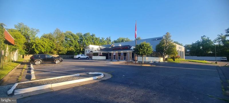 2920 Annandale Rd, Falls Church, VA 22042