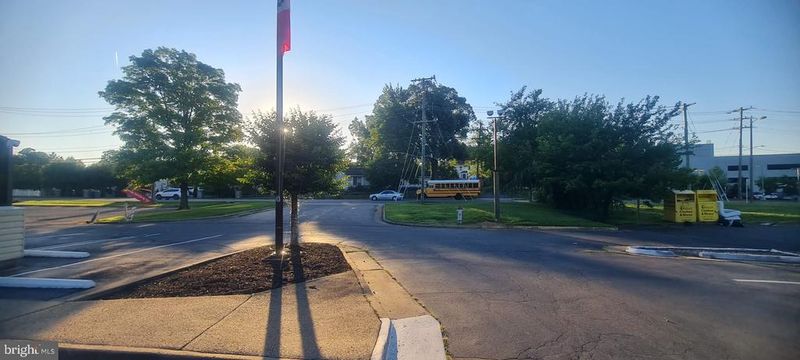 2920 Annandale Rd, Falls Church, VA 22042
